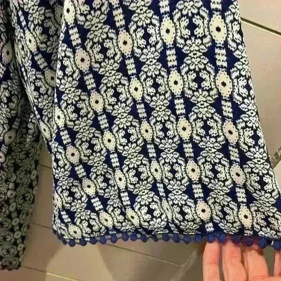 Eyeshadow Blue Paisley tunic, 1X - Picture 4 of 9